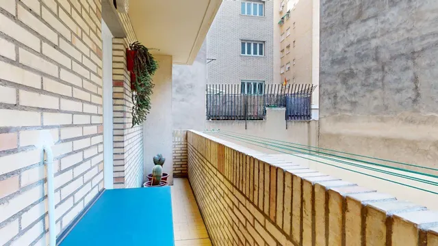 Piso con 2 terrazas y 3 dormitorios junto a la Aljafería, Zaragoza — 11