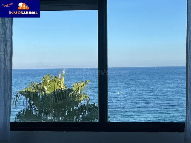 Impresionante Piso en Primera Línea de Playa en La Romanilla, Roquetas de Mar por €310.000 — 2