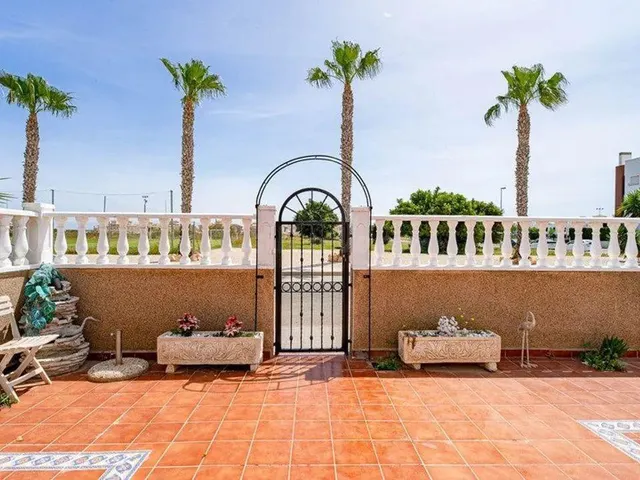 Preciosa casa con vistas al mar cerca de la playa en Punta P - foto 3