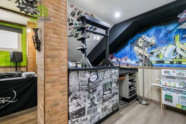 ¡Tu nuevo hogar te espera en Churriana de la Vega! Casa adosada con patio, garaje y futura parada de metro a pocos pasos. — 23