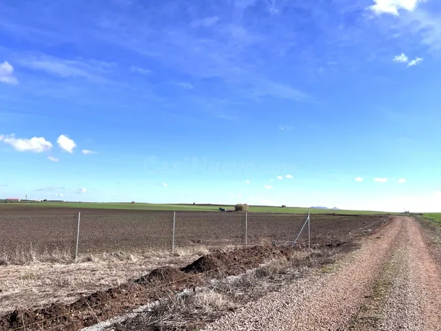 PARCELA RÚSTICA EN VENTA EN CARRETERA DE MENGABRIL - foto 4