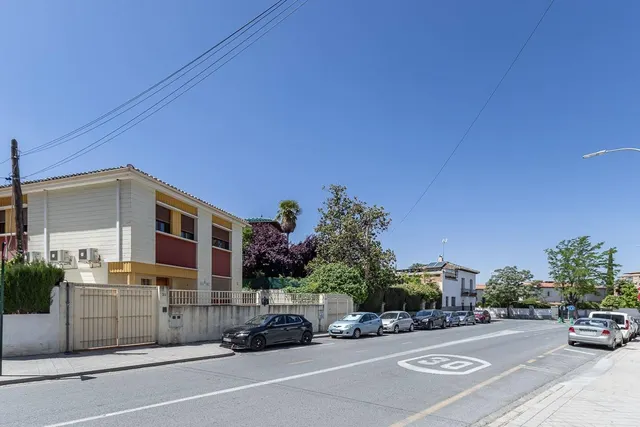 Chalet Exclusivo en Camino Bajo de Huétor — 38
