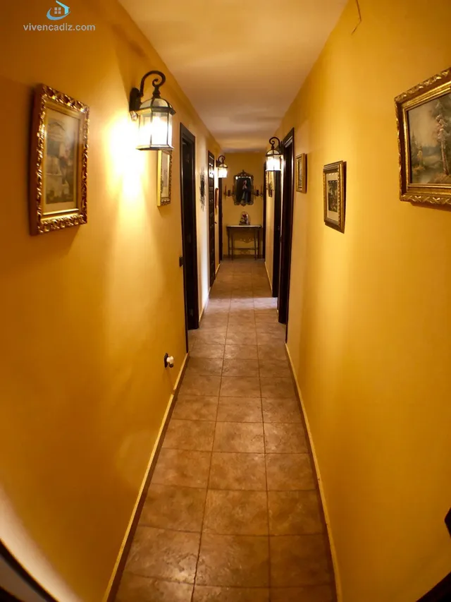 AMPLIA VIVIENDA CON ASCENSOR - ZONA CENTRO — 37