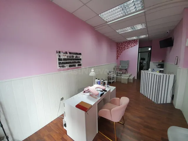 SE VENDE LOCAL COMERCIAL ACONDICIONADO EN AV. DE AMERICA - foto 2