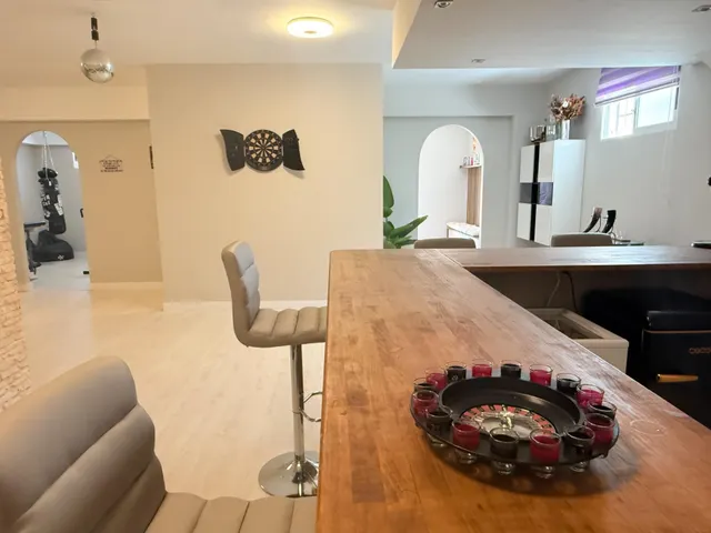 Un chalet totalmente reformado con vistas a la montaña — 22
