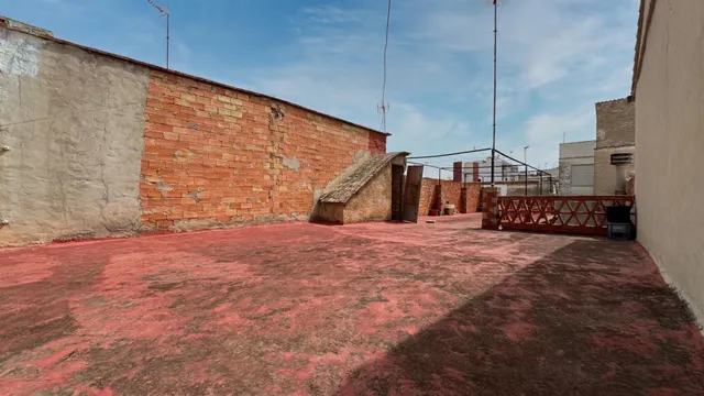 Casa de pueblo con gran potencial en el centro de Pego — 28