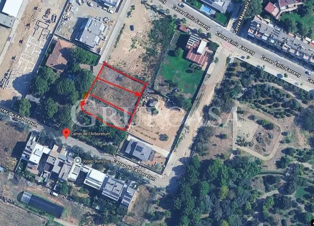Oportunidad Única: Parcela Construible en Ciutat Jardí de Ll