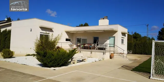 Grupo la Noria Vende Chalet Urbano de 370m2 a pocos km de Albacete. — 8