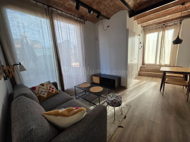 Ático con Solarium reformado en el corazón del Paral·lel (Barcelona) — 2