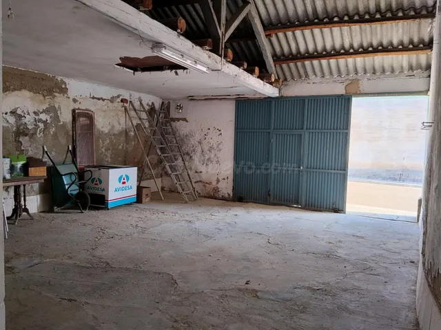 CASA UNIFAMILIAR de 170m2 útiles sobre parcela de 265m2. Distribuido en sótano con bodega, salón, cocina, dos baños, cuatro habitaciones y buhardilla diáfana — 5