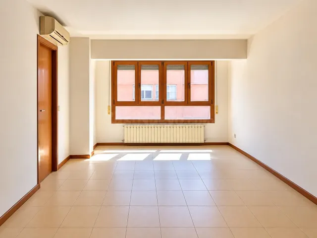 Luminoso apartamento con terraza y ascensor en zona Sindicat, Palma — 2