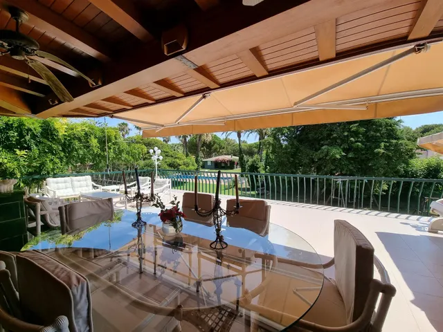 Chalet con patio, piscina, jardin, tenis, porche ,bodega  y garage — 9