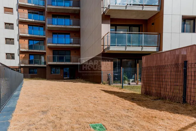 Si buscas una vivienda nueva a estrenar, con jardín privado y en pleno centro, este piso es una oportunidad única. — 24