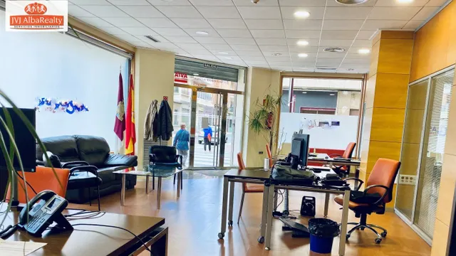 EXCLUSIVO Y LUJOSO LOCAL COMERCIAL CON LOS MEJORES ACABADOS — 2