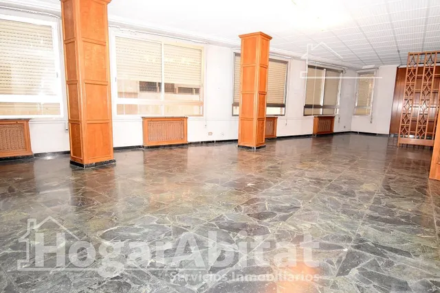 OPORTUNIDAD DE INVERSIÓN. DISFRUTA DE UNA VIVIENDA CON OFICI - foto 4