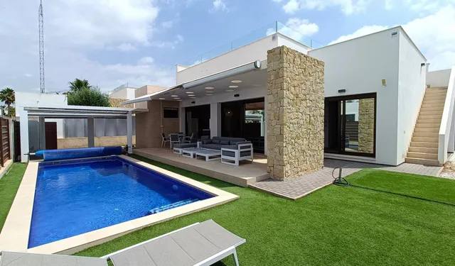 Villa 3 habitaciones 107m² en venta - Vistabella Golf — 28