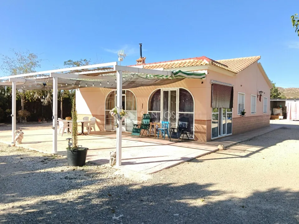 SE VENDE CHALET EN BUEN ESTADO EN ASPE ZONA CARRETERA DE LA ROMANA