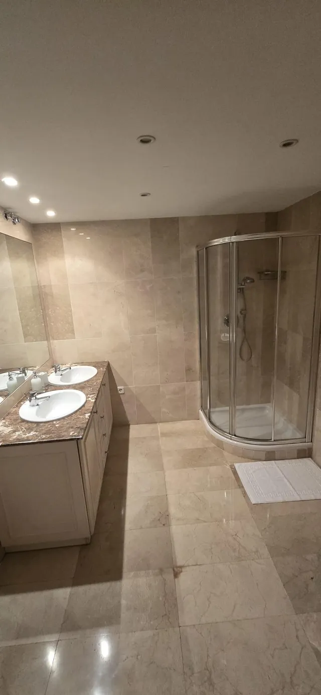 Piso amplio y luminoso de tres dormitorios  en primera línea de playa en Hacienda Beach II-III | CABANILLAS REAL ESTATE — 29