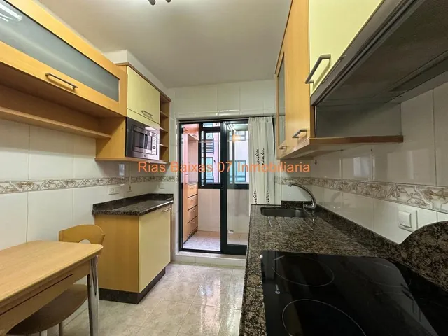 REF 7012 PISO 3 DORM. 2 BAÑOS CON PLAZA DE GARAJE Y TRASTERO EN C. PAULINO FREIRE (VIGO) — 7