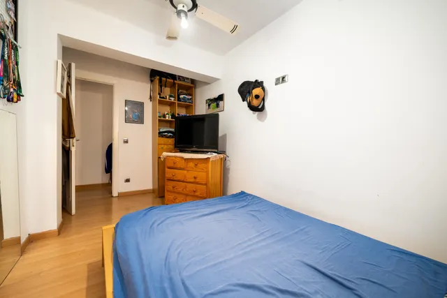 Venta cuarta planta 3 habitaciones sin ascensor Reyes Católicos — 16
