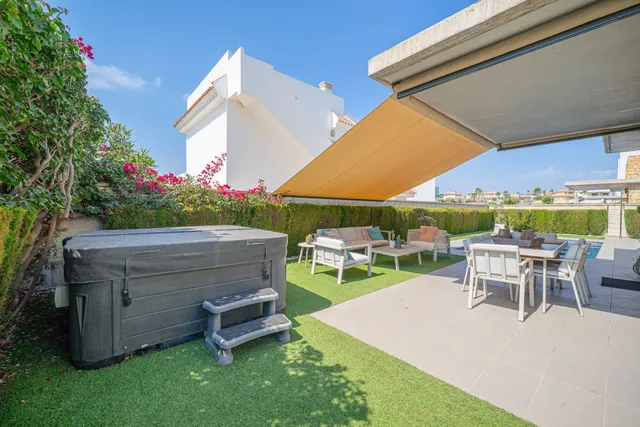 Villa 3 habitaciones 136m² en venta - Centro de la Ciudad Quesada — 42