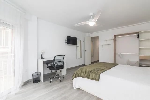 Se vende este gran piso junto Corazón de Jesús con 5 habitaciones y 5 baños ideal como inversión para rentabilizarlo!!! — 19
