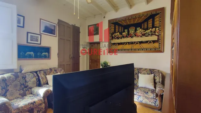 CASA DE PIEDRA CON PATIO Y TERRAZA CON BUENAS VISTAS EN LA ZONA DE CASTRELO. — 19