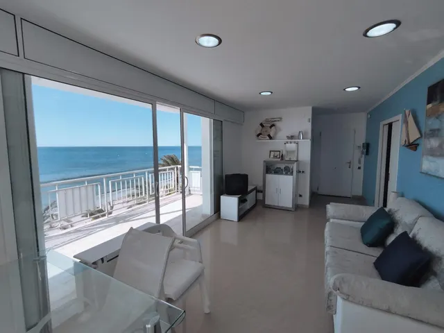ESPECTACULAR PISO CON VISTAS AL MAR EN EL PASEO MARITIM DE SALOU. — 2