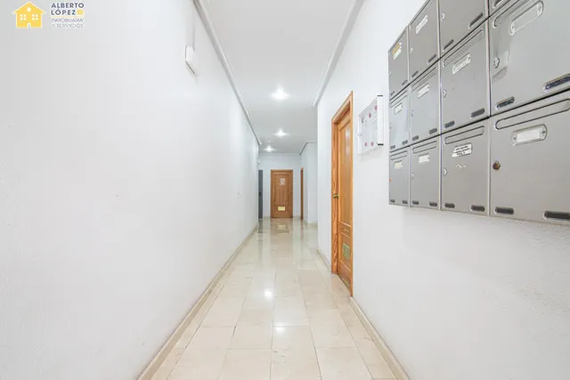 Piso soleado esquina con terraza y piscina comunitaria en El Altet — 34