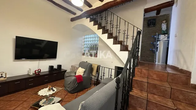 CASA EN VENTA CÉNTRICA, LISTA PARA VIVIR EN ONTINYENT — 2