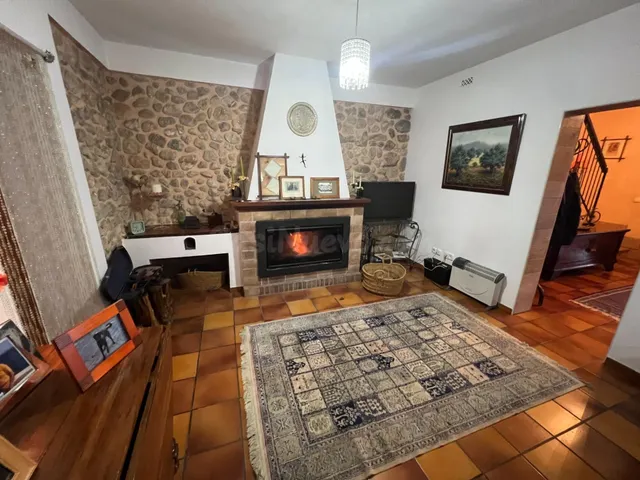 Casa Rústica con terreno y árboles frutales - foto 3