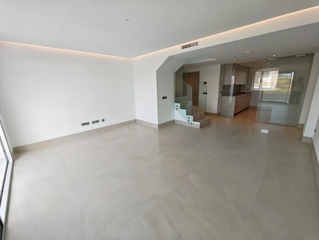 Exclusivo Ático Dúplex en Primera Línea de Golf | 215,51 m2 de Lujo, Vistas Abiertas y Solárium Privado — 10