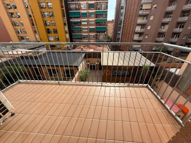 ¡Piso luminoso y tranquilo junto a La Sagrera! — 3