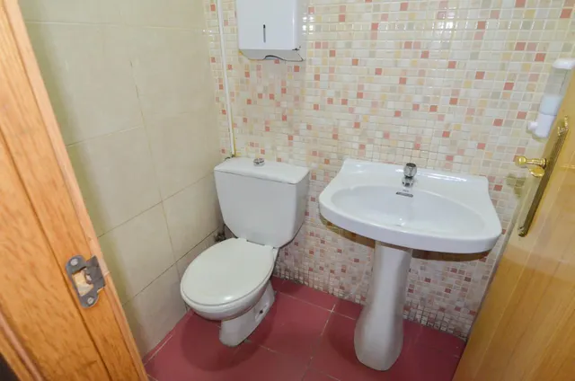 Urbis te ofrece un local en venta en zona Vidal, Salamanca. — 24