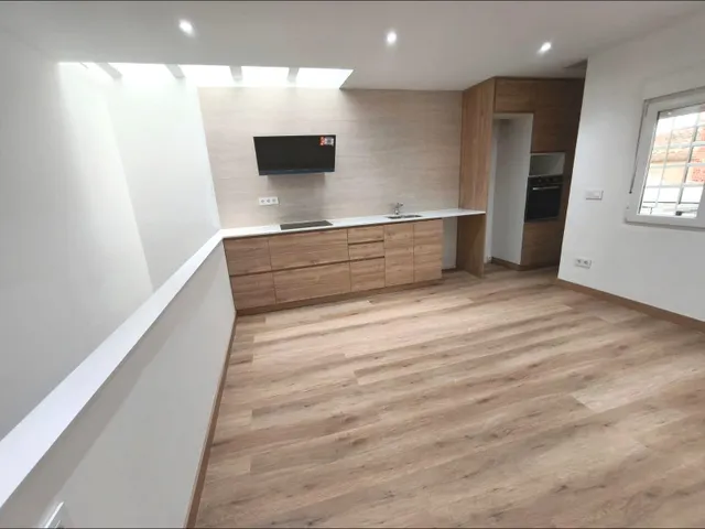 Exclusiva casa de pueblo completamente rehabilitada con piscina interior, terraza y parking en el centro de el Vendrell — 6