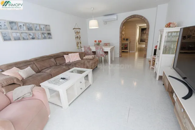 SE VENDE AMPLIO PISO ZONA MERCADONA DE 4 DORMITORIOS, 2 BAÑO
