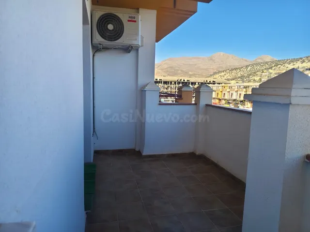 PISO CON GARAJE Y PISCINA COMUNITARIA EN ATARFE!! — 5