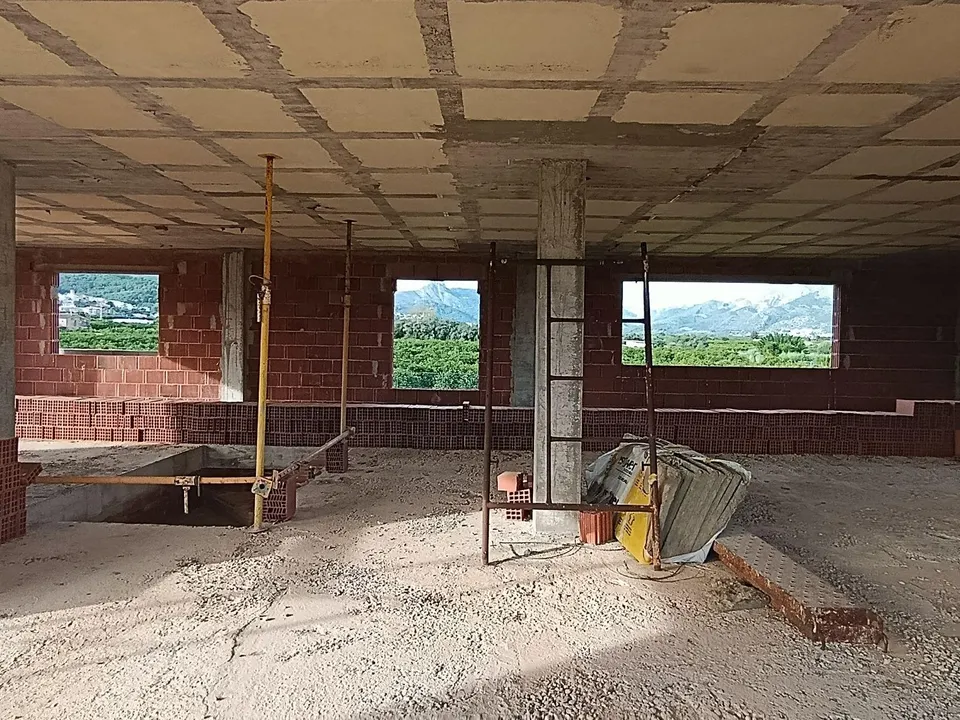 Dos viviendas para reformar con gran parcela en venta en Benidoleig