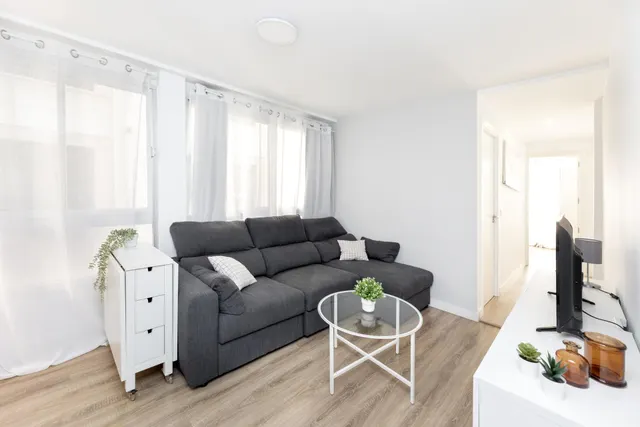 ¡Vive en pleno centro de Granada! Piso de 2 habitaciones con ascensor. — 10