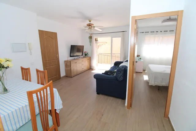 Piso totalmente reformado en segunda línea de playa — 2