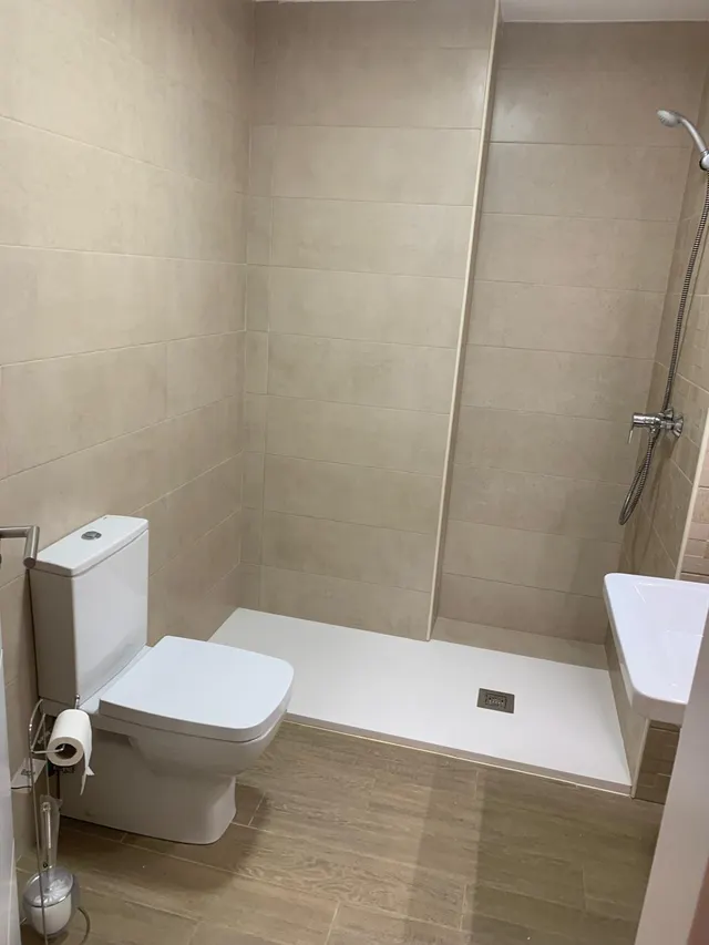 ¡¡¡EXCLUSIVA!! ROTA  Piso de 4 dormitorios, 2 baños, garaje y trastero. Gran patio privado y piscina comunitaria. — 36