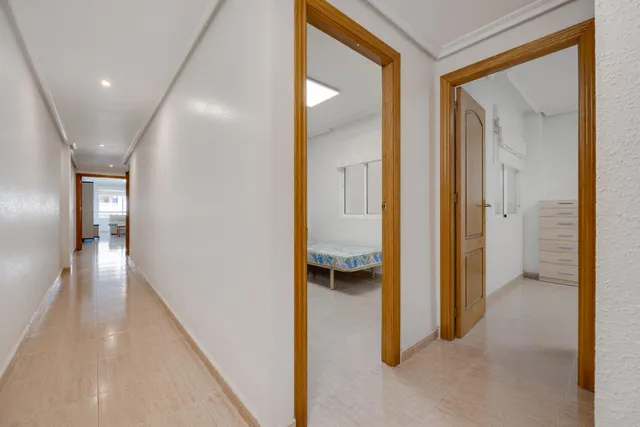 Venta de amplio apartamento seminuevo Ed.Torreaguas Torrevieja — 35