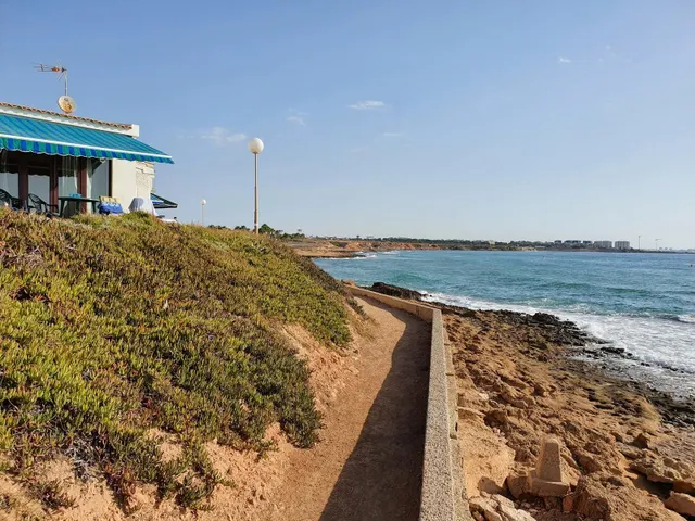 MAGNIFICO CHALET ADOSADO CON GRAN PARCELA, JARDIN Y PISCINA PRIVADA — 44