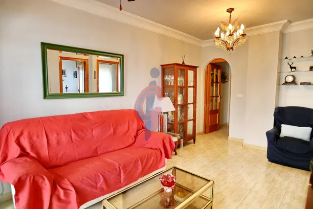 Planta baja en venta en el centro de Guardamar del Segura con gran terraza privada y piscina comunitaria — 5