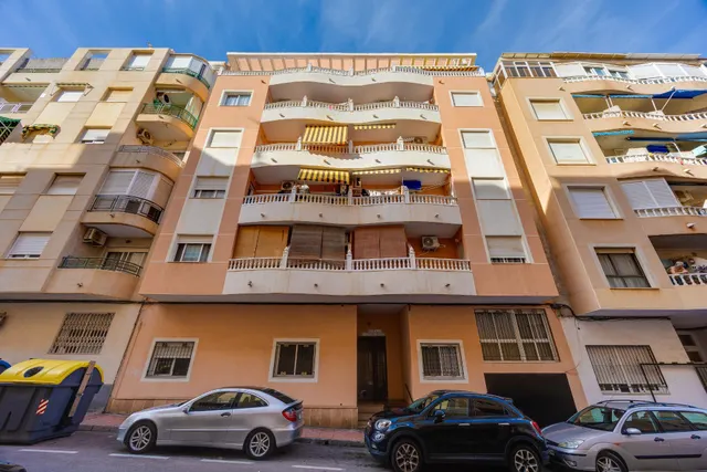 ☀️ ¡Tu nuevo hogar te espera! Piso reformado y luminoso con piscina comunitaria en una ubicación céntrica — 17