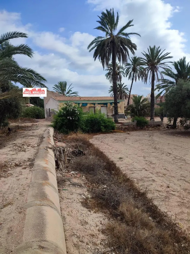 Se vende casa con Terreno en La Marina — 3