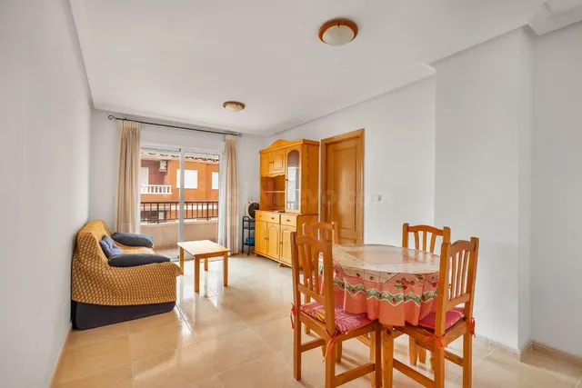 Piso céntrico y muy luminoso con garaje y un comodísimo tras - foto 2
