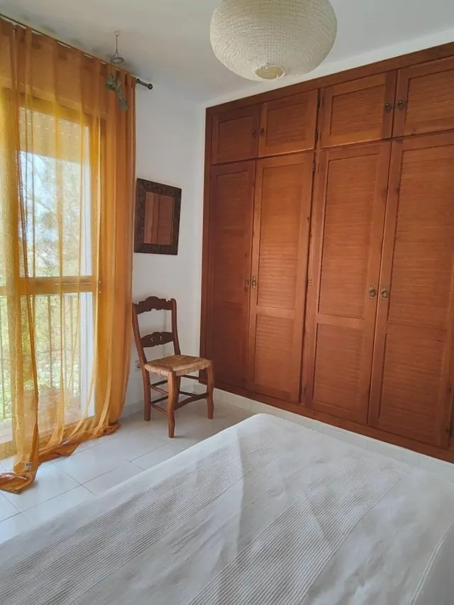 Adosado en Algeciras, zona campo de Golf; tres habitaciones , dos baños y jardin. — 33