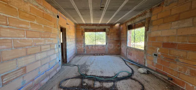 Finca rústica de 14.741 m2 con casa de campo por terminar, en un entorno tranquilo a 5 km del mar — 4