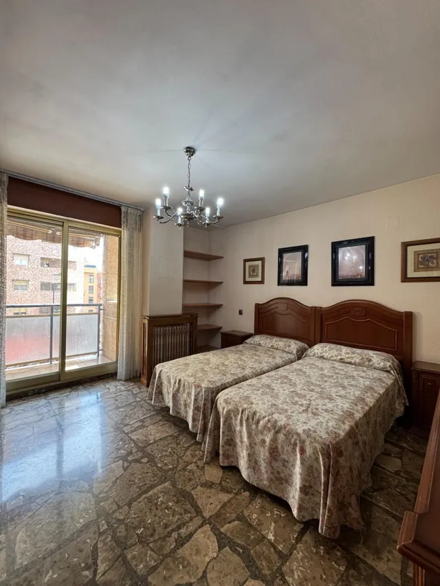 Amplio y Moderno Piso en Avd. Navarra, Zaragoza — 33